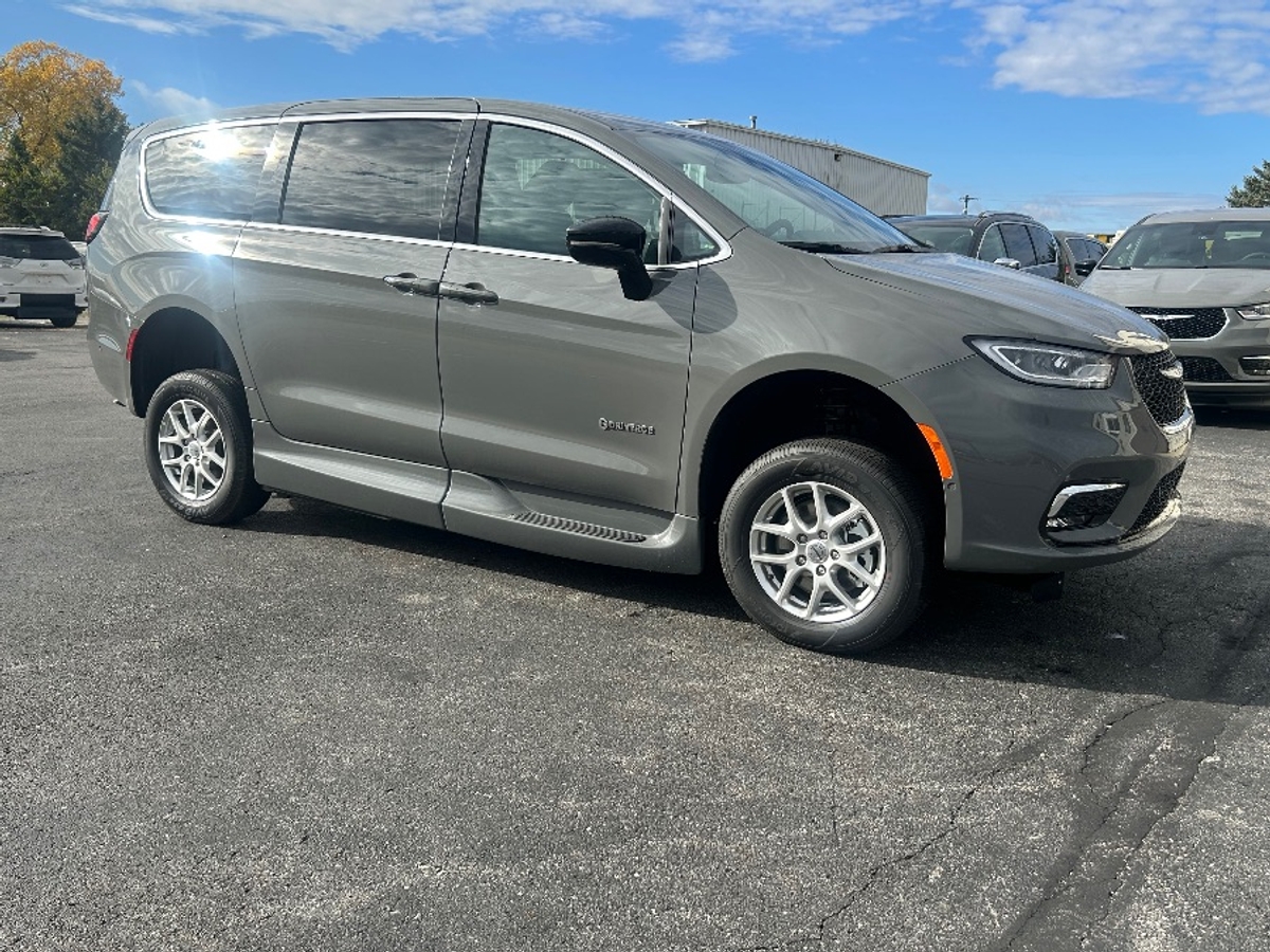 Grey Chrysler Pacifica image number 11