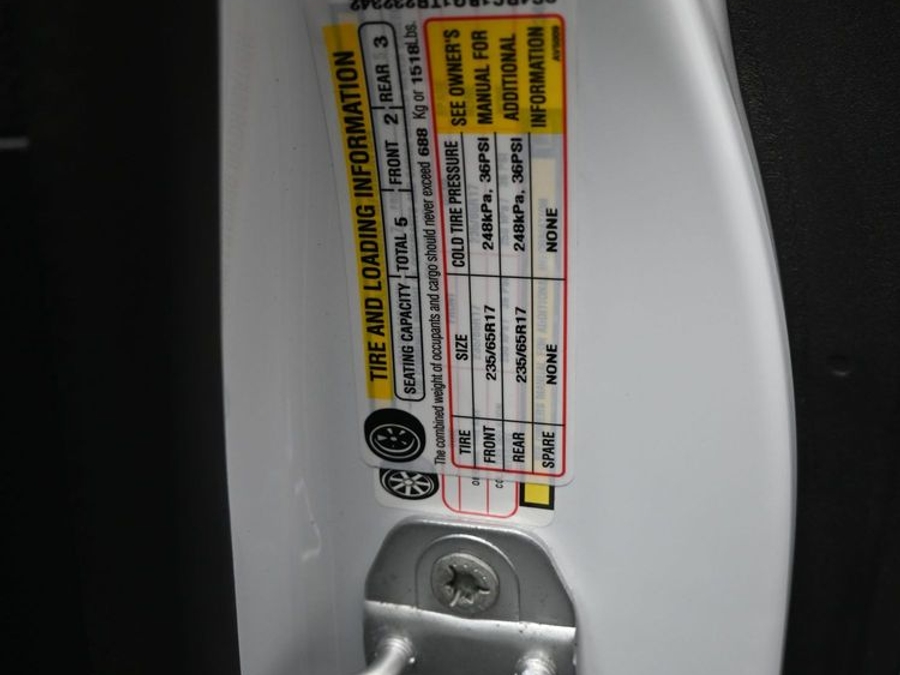 White Chrysler Pacifica image number 13