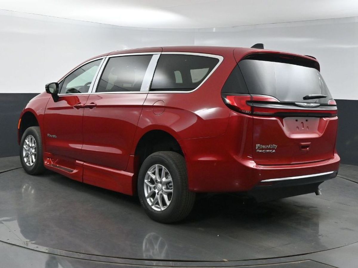 2025 CHRYSLER PACIFICA - Image 5