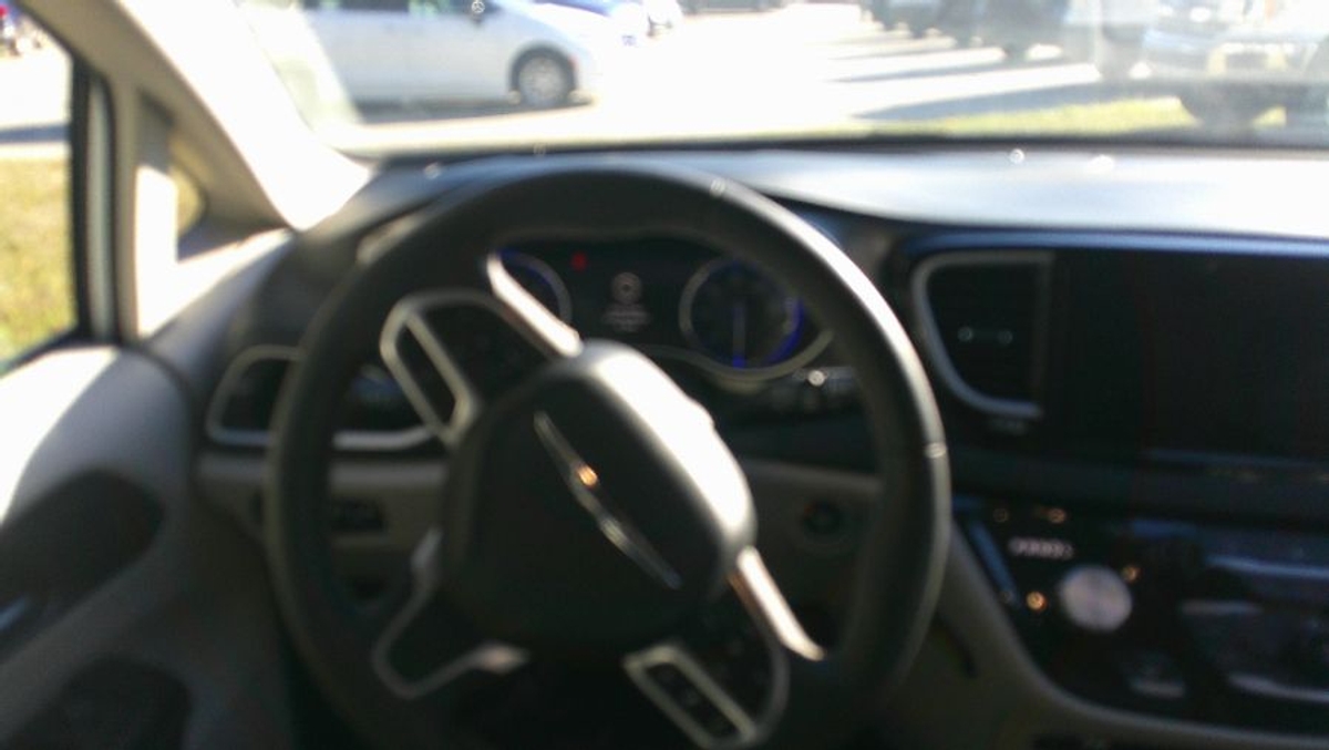 2022 CHRYSLER PACIFICA - Image 8