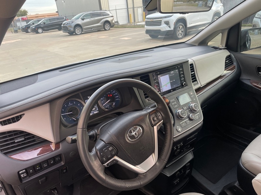 Used 2020 Toyota Sienna Limited Premium - BraunAbility Side Entry In Floor Automatic Ramp