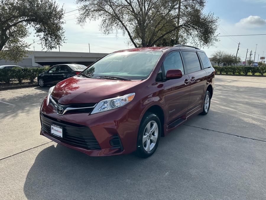 Used 2019 Toyota Sienna LE - BraunAbility Side Entry Entry Fold Out Automatic Ramp