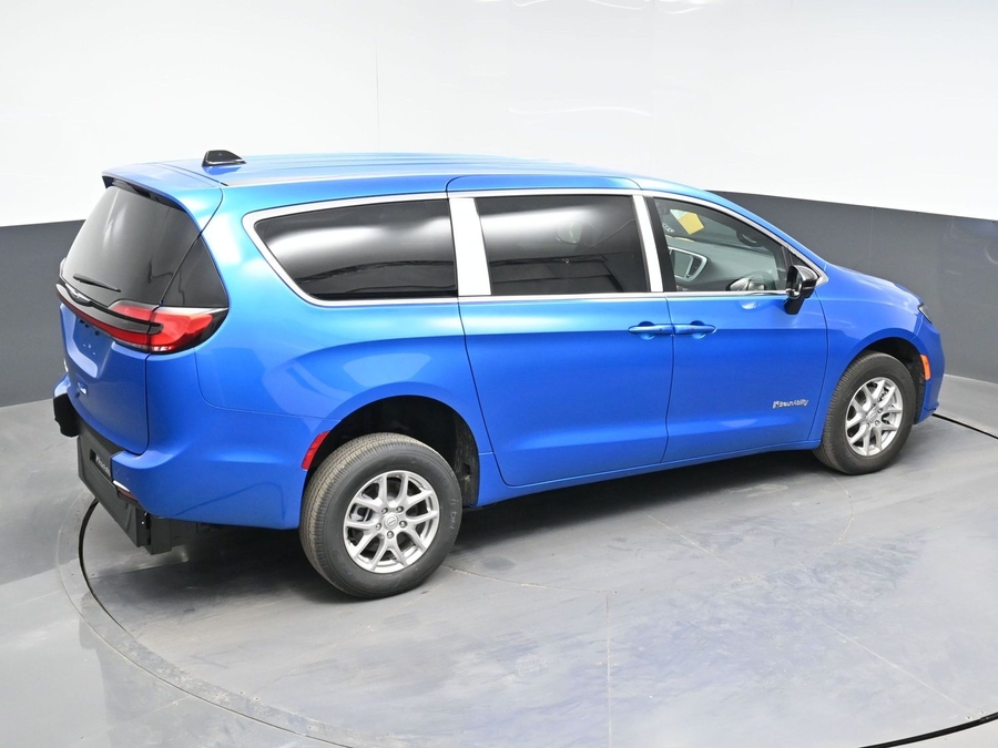 New 2026 Chrysler Pacifica Select Safety - BraunAbility Rear Entry Entry Fold Out Manual Ramp