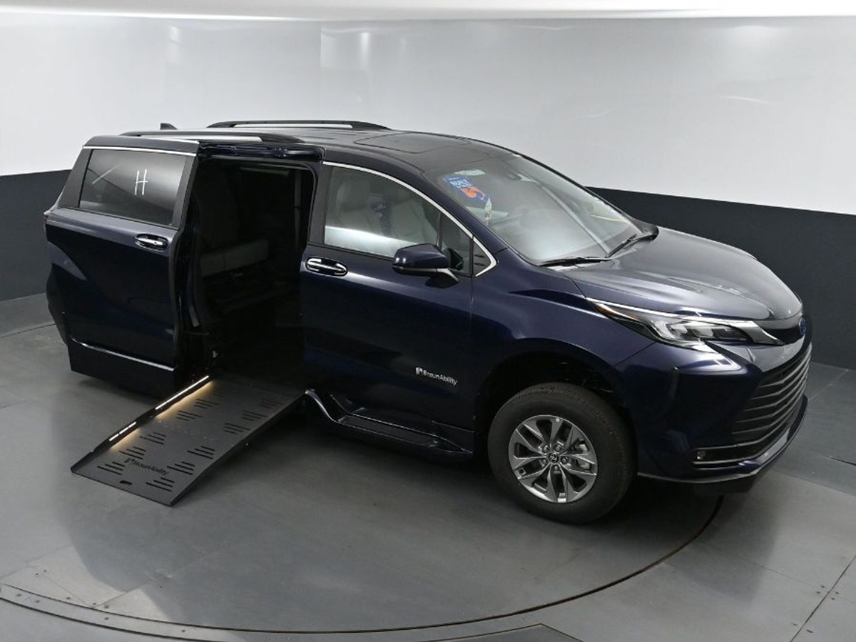 2025 TOYOTA SIENNA - Image 23