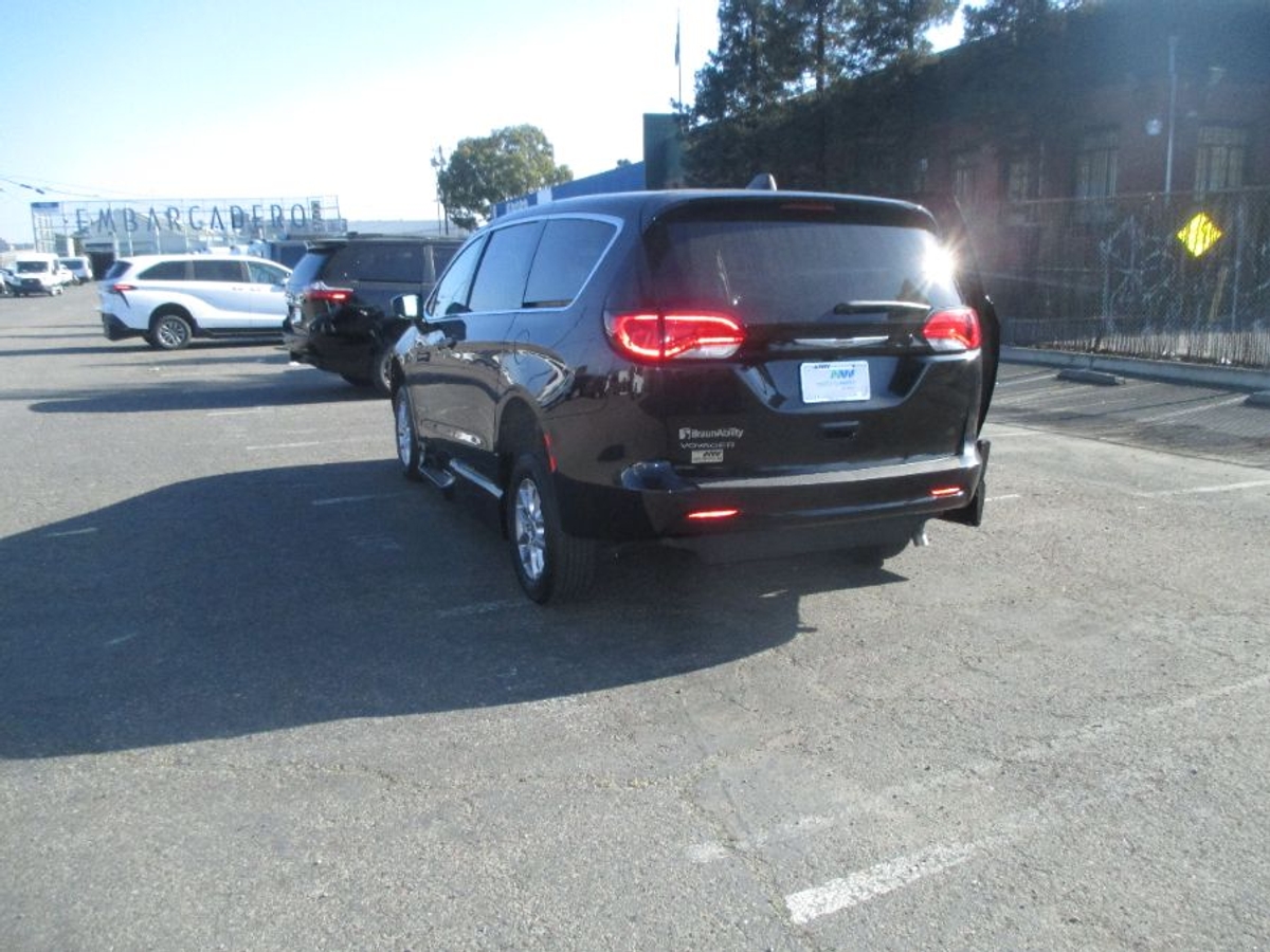 2023 CHRYSLER VOYAGER - Image 9