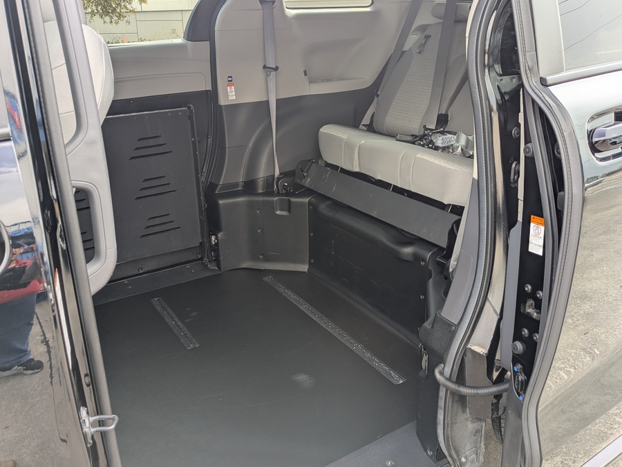 Used 2024 Toyota Sienna Hybrid LE - BraunAbility Side Entry Entry Fold Out Automatic Ramp