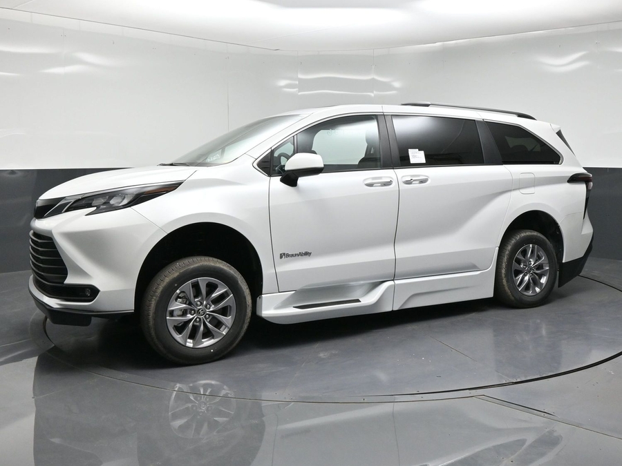 New 2026 Toyota Sienna Hybrid XLE Add - BraunAbility Side Entry In Floor Automatic Ramp
