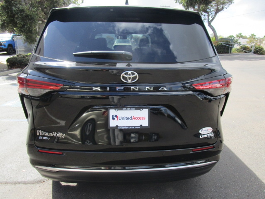 New 2026 Toyota Sienna Hybrid Limited - BraunAbility Side Entry Entry Fold Out Automatic Ramp