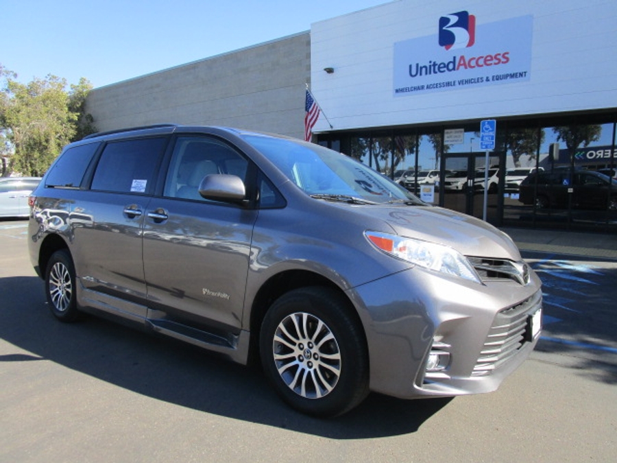 Used 2019 Toyota Sienna XLE Base - BraunAbility Side Entry Entry Fold Out Automatic Ramp