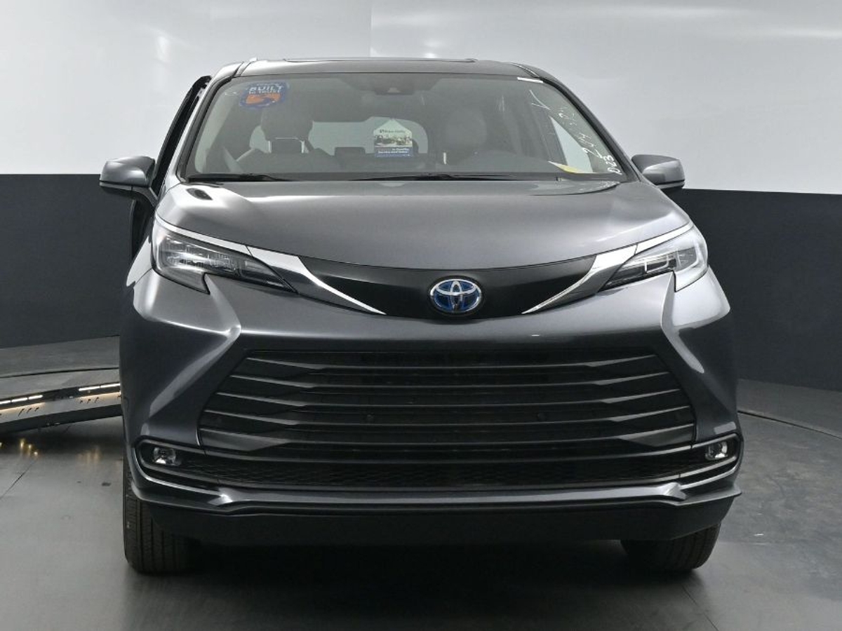 2025 TOYOTA SIENNA - Image 11