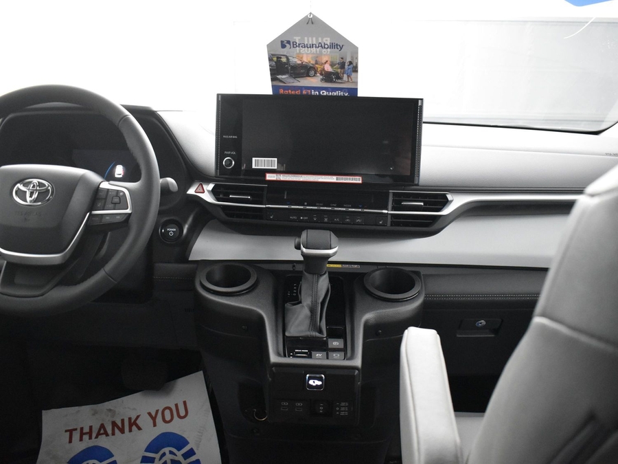 New 2025 Toyota Sienna Hybrid XLE Base - BraunAbility Side Entry Entry Fold Out Automatic Ramp