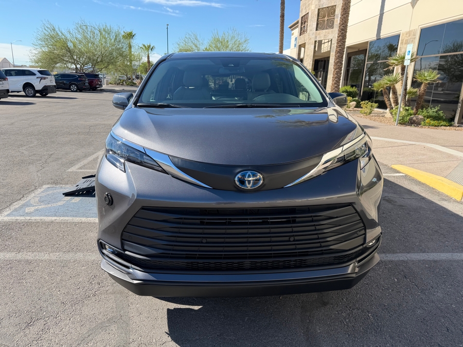 Used 2025 Toyota Sienna Hybrid XLE Base - BraunAbility Side Entry Fold Out Automatic Ramp