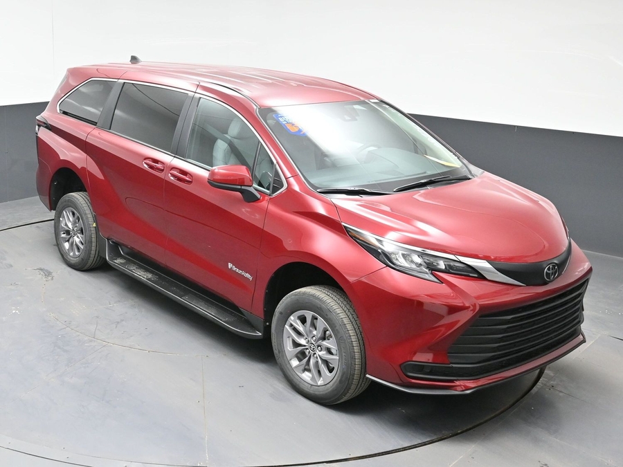 New 2026 Toyota Sienna Hybrid LE - BraunAbility Commercial Rear Entry Entry Fold Out Manual Ramp
