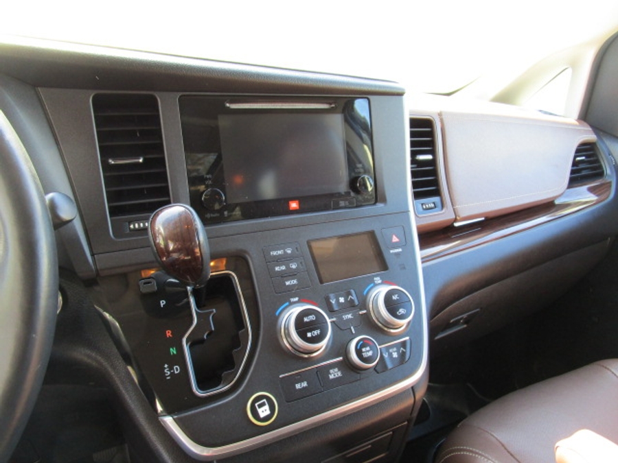 Used 2015 Toyota Sienna Limited - BraunAbility Side Entry Entry In Floor Automatic Ramp