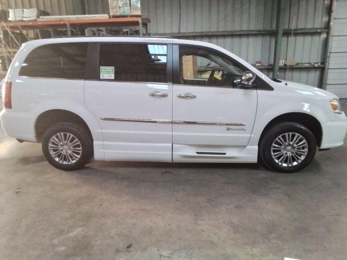 Wheelchair 2007 Chrysler Town And Country Van 2007 Chrysler Town