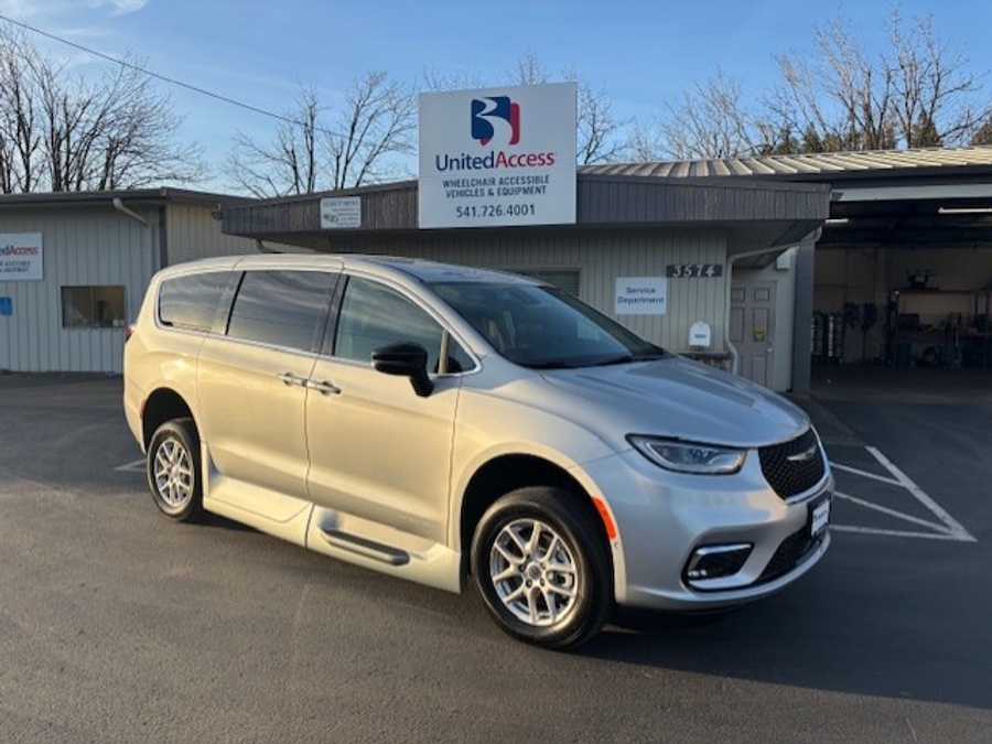 Used 2024 Chrysler Pacifica Touring L - VMI Side Entry Entry In Floor Automatic Ramp