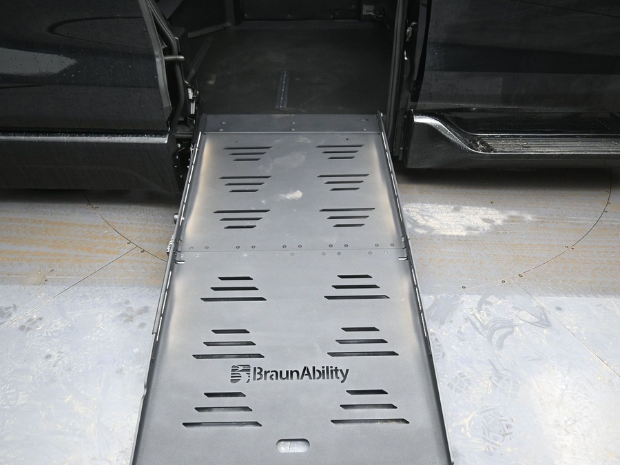 New 2025 Toyota Sienna Hybrid XSE Sport - BraunAbility Side Entry Entry Fold Out Automatic Ramp