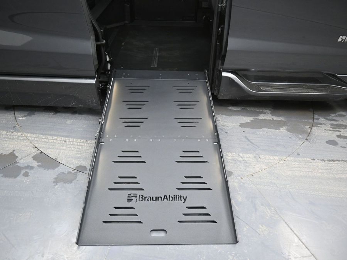 2025 TOYOTA SIENNA - Image 11