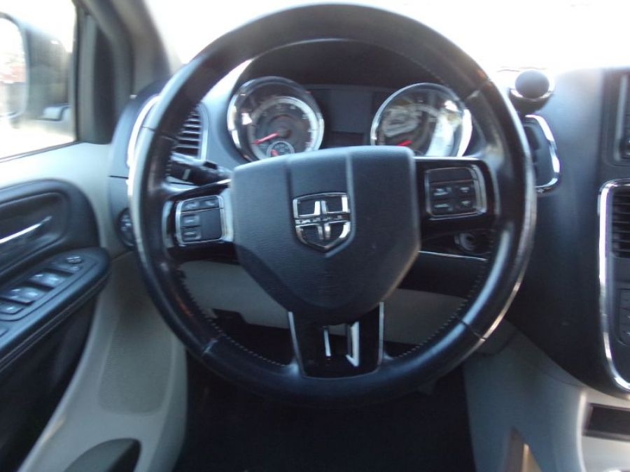 Red Dodge Grand Caravan image number 11