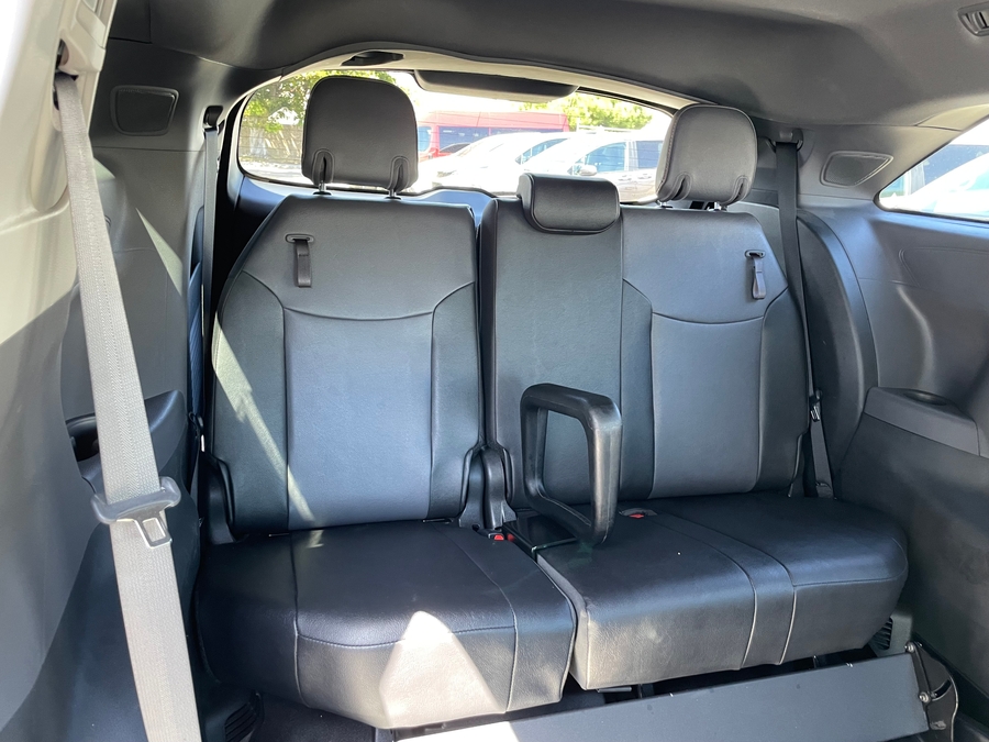 Used 2024 Toyota Sienna Hybrid  - BraunAbility Side Entry Entry Fold Out Automatic Ramp