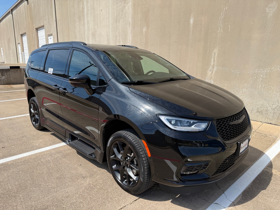 Used 2023 Chrysler Pacifica Limited Sport - RLX Side Entry Entry In Floor Automatic Ramp