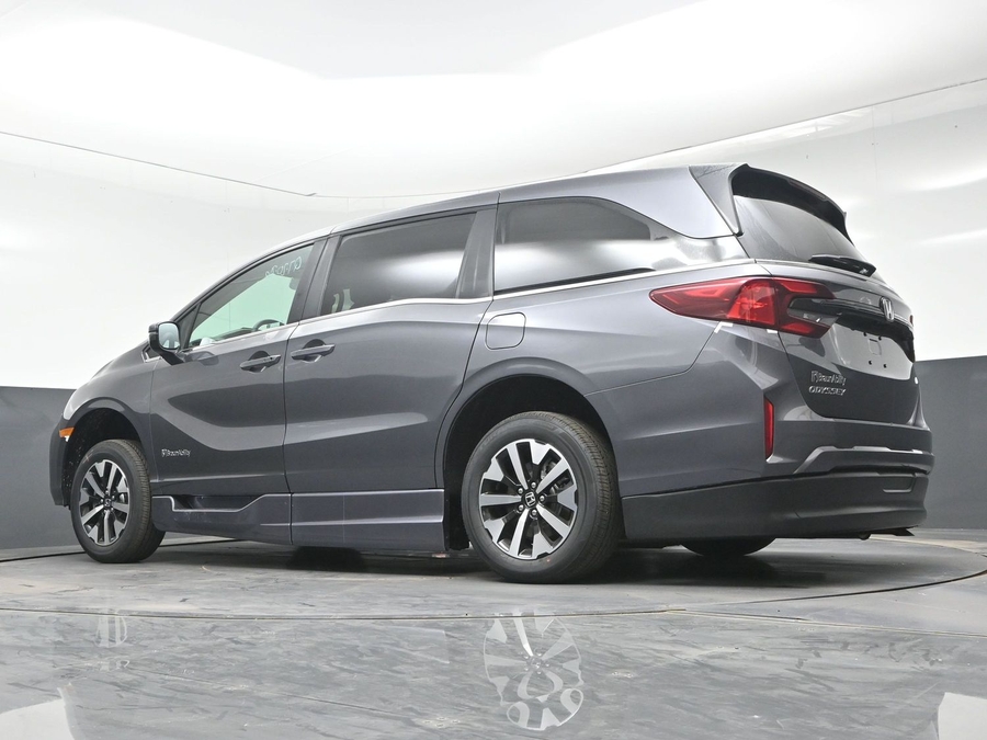 Grey Honda Odyssey image number 14