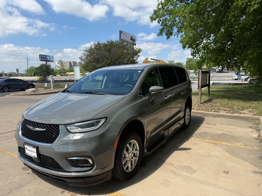 Used 2023 Chrysler Pacifica Touring L - BraunAbility Side Entry Entry In Floor Automatic Ramp