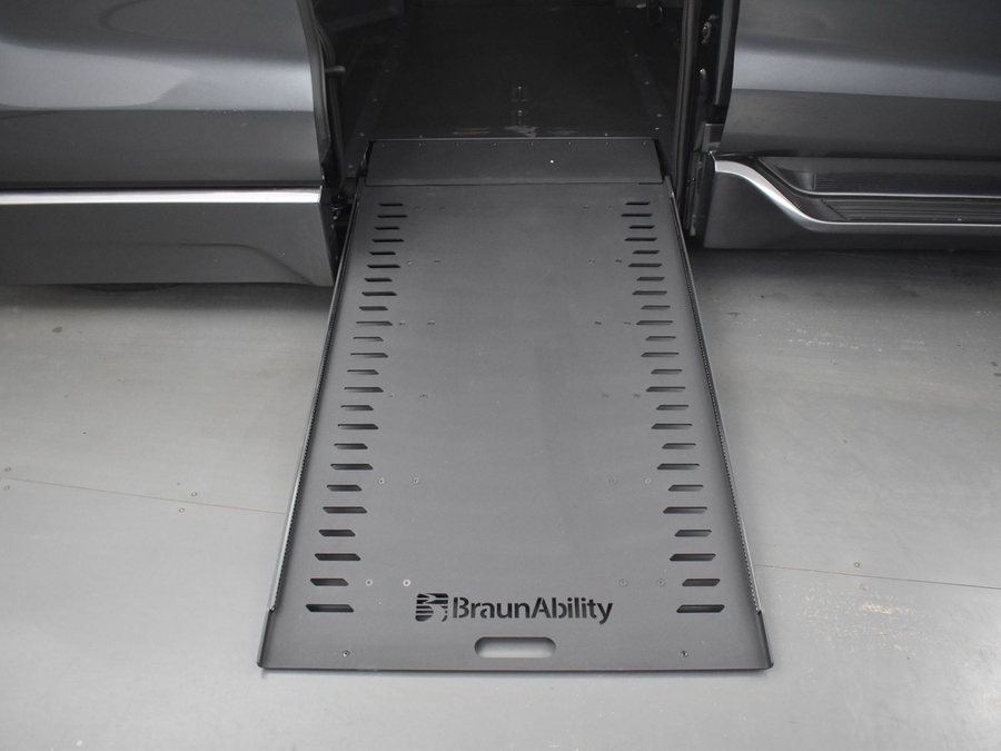 New 2025 Toyota Sienna Hybrid Platinum - BraunAbility Side Entry Entry In Floor Automatic Ramp