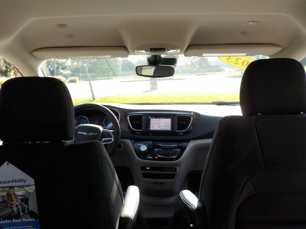 2023 CHRYSLER VOYAGER - Image 33