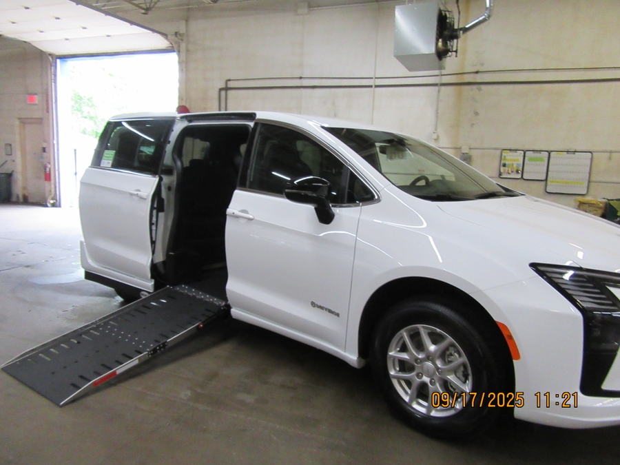 2027 Chrysler Pacifica Select - Photo 21