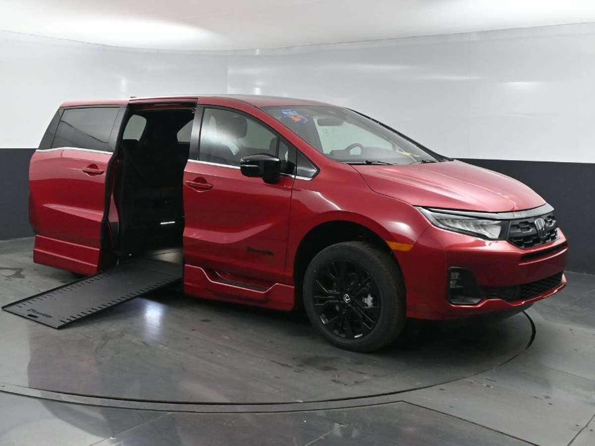 Red Honda Odyssey image number 1
