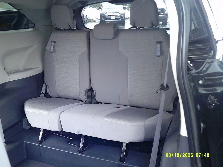 Black Toyota Sienna image number 15