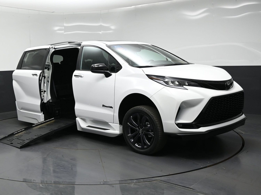 New 2026 Toyota Sienna Hybrid XSE Sport - BraunAbility Side Entry Fold Out Automatic Ramp