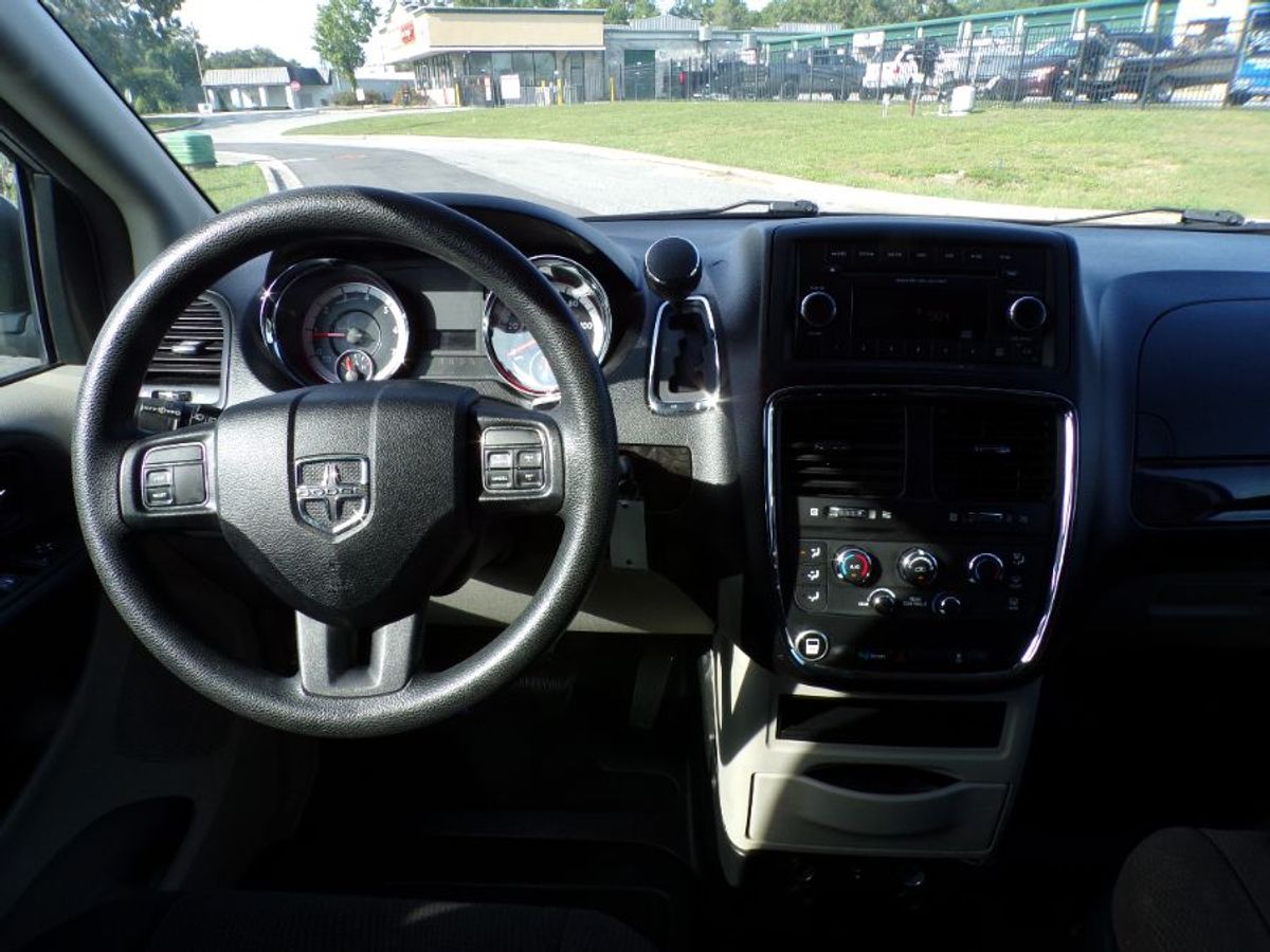 Silver Dodge Grand Caravan image number 19