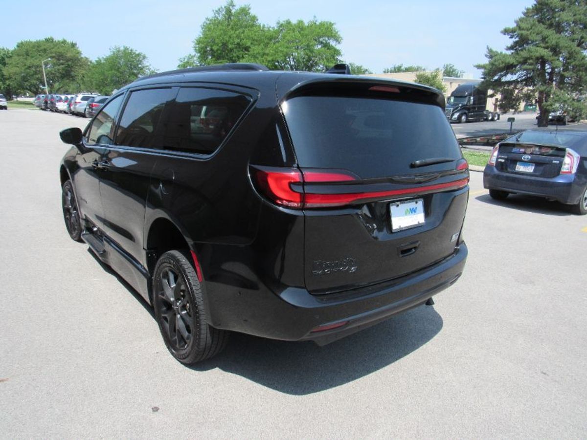 2023 CHRYSLER PACIFICA - Image 16