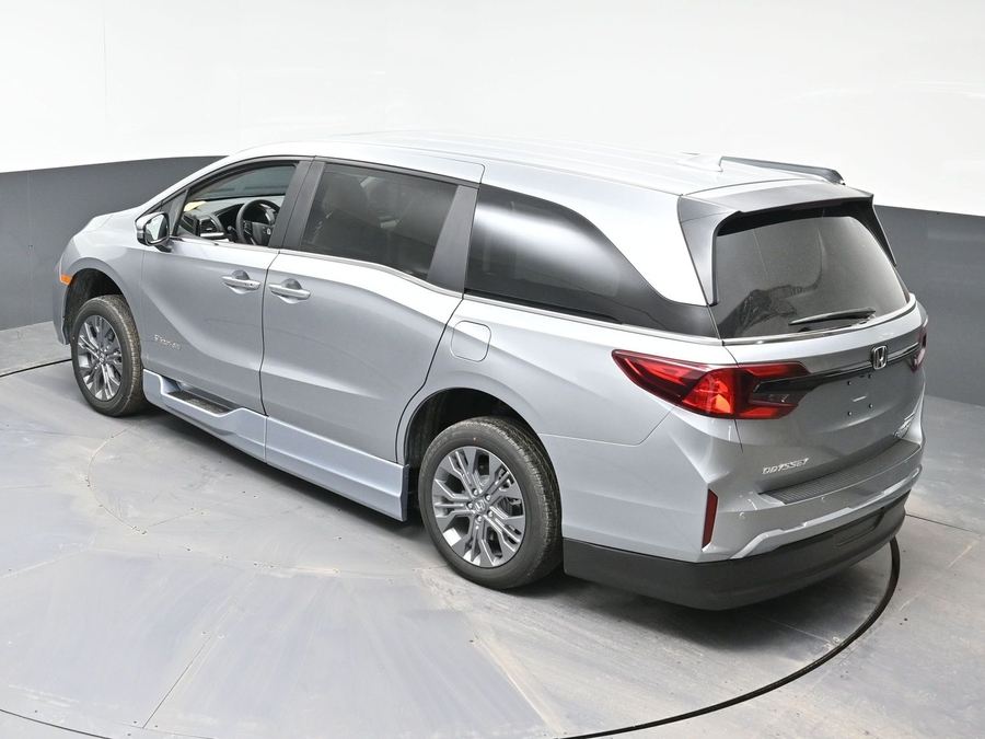 New 2026 Honda Odyssey Touring - BraunAbility Side Entry Entry In Floor Automatic Ramp