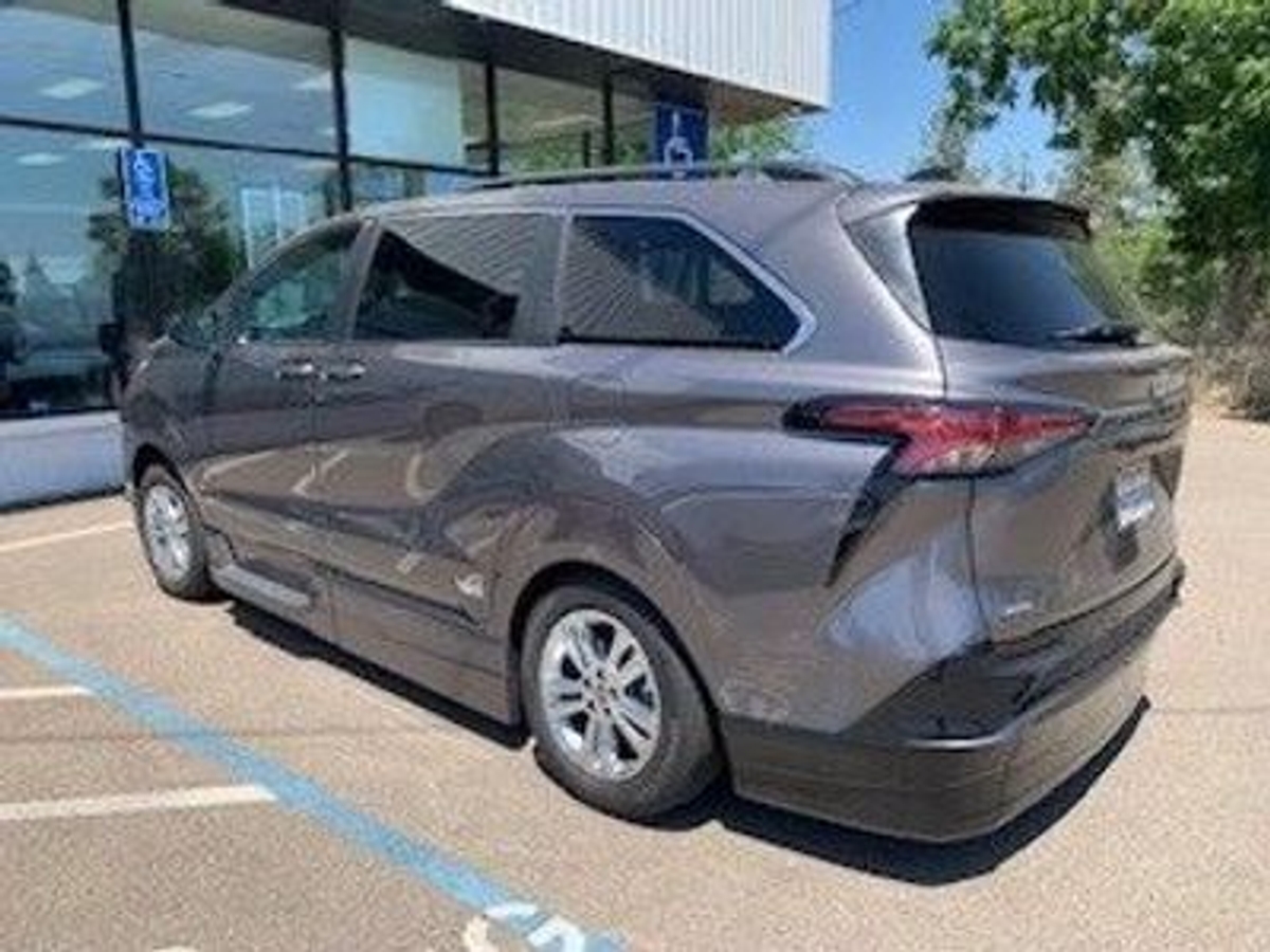 Image of Used 2022 Toyota Sienna XSE 7-Passenger