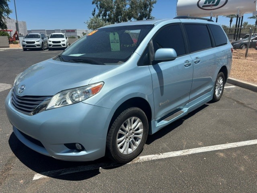 Used 2015 Toyota Sienna XLE - BraunAbility Side Entry Fold Out Automatic Ramp