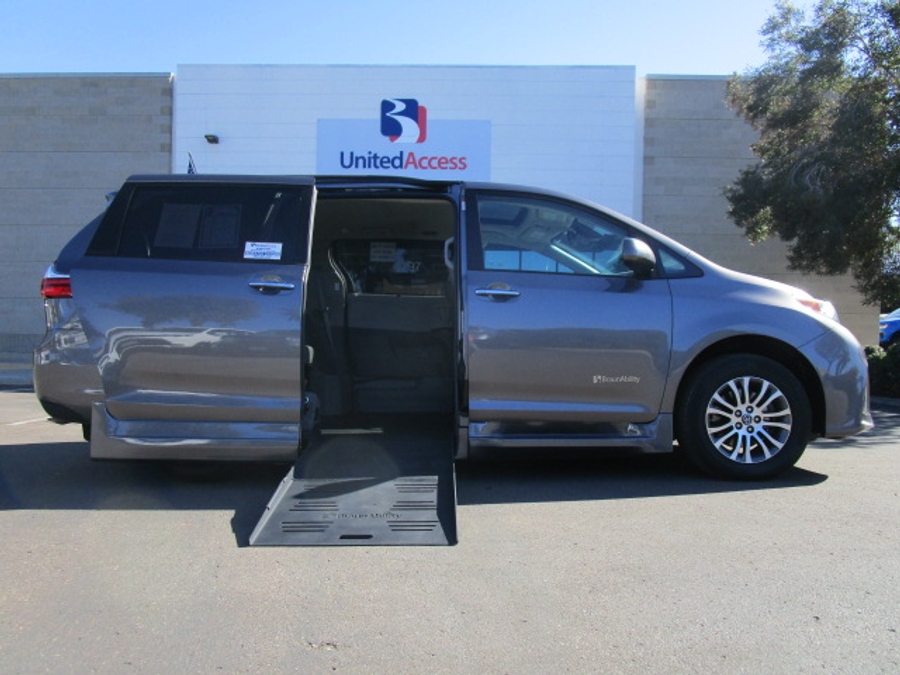 Used 2019 Toyota Sienna XLE Base - BraunAbility Side Entry Entry Fold Out Automatic Ramp