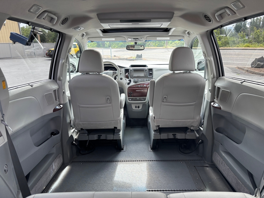 Used 2013 Toyota Sienna XLE - VMI Side Entry In Floor Automatic Ramp