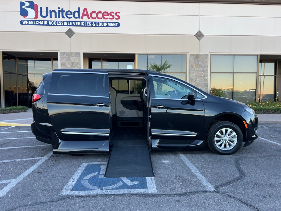 Used 2017 Chrysler Pacifica Touring L - VMI Side Entry Entry In Floor Automatic Ramp