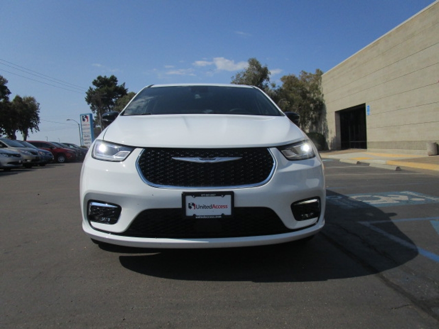 New 2025 Chrysler Pacifica Select Safety - BraunAbility Rear Entry Entry Fold Out Manual Ramp