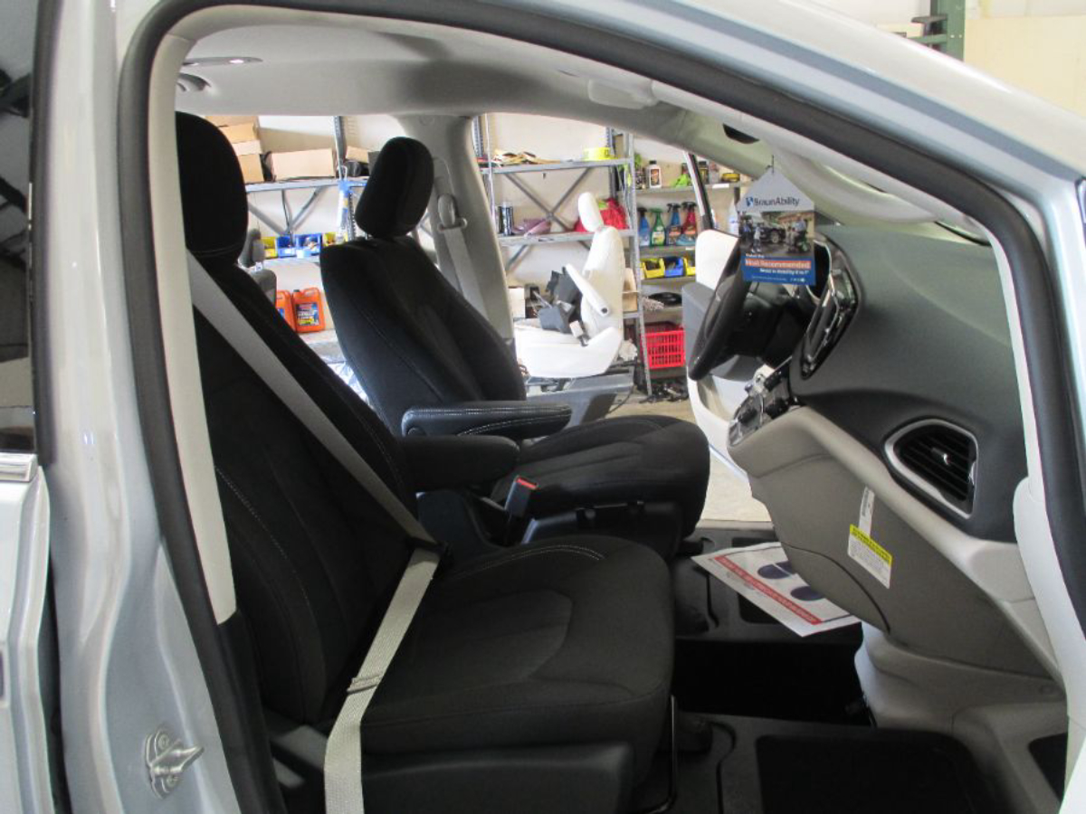 2023 CHRYSLER VOYAGER - Image 15