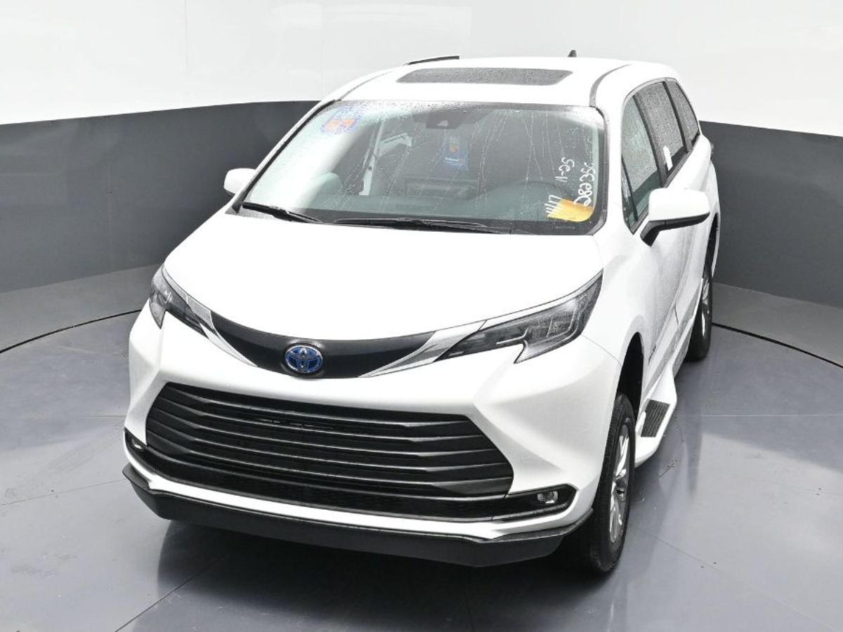 2025 TOYOTA SIENNA - Image 23