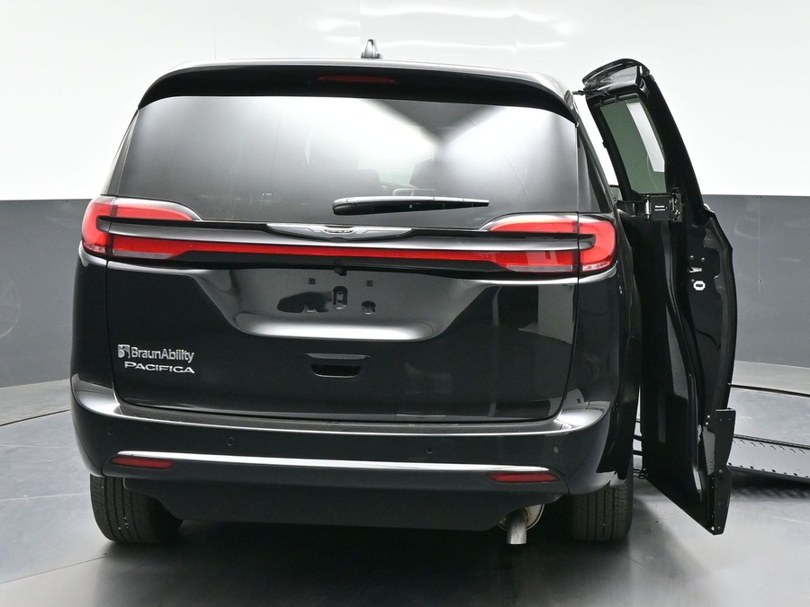 Black Chrysler Pacifica image number 6