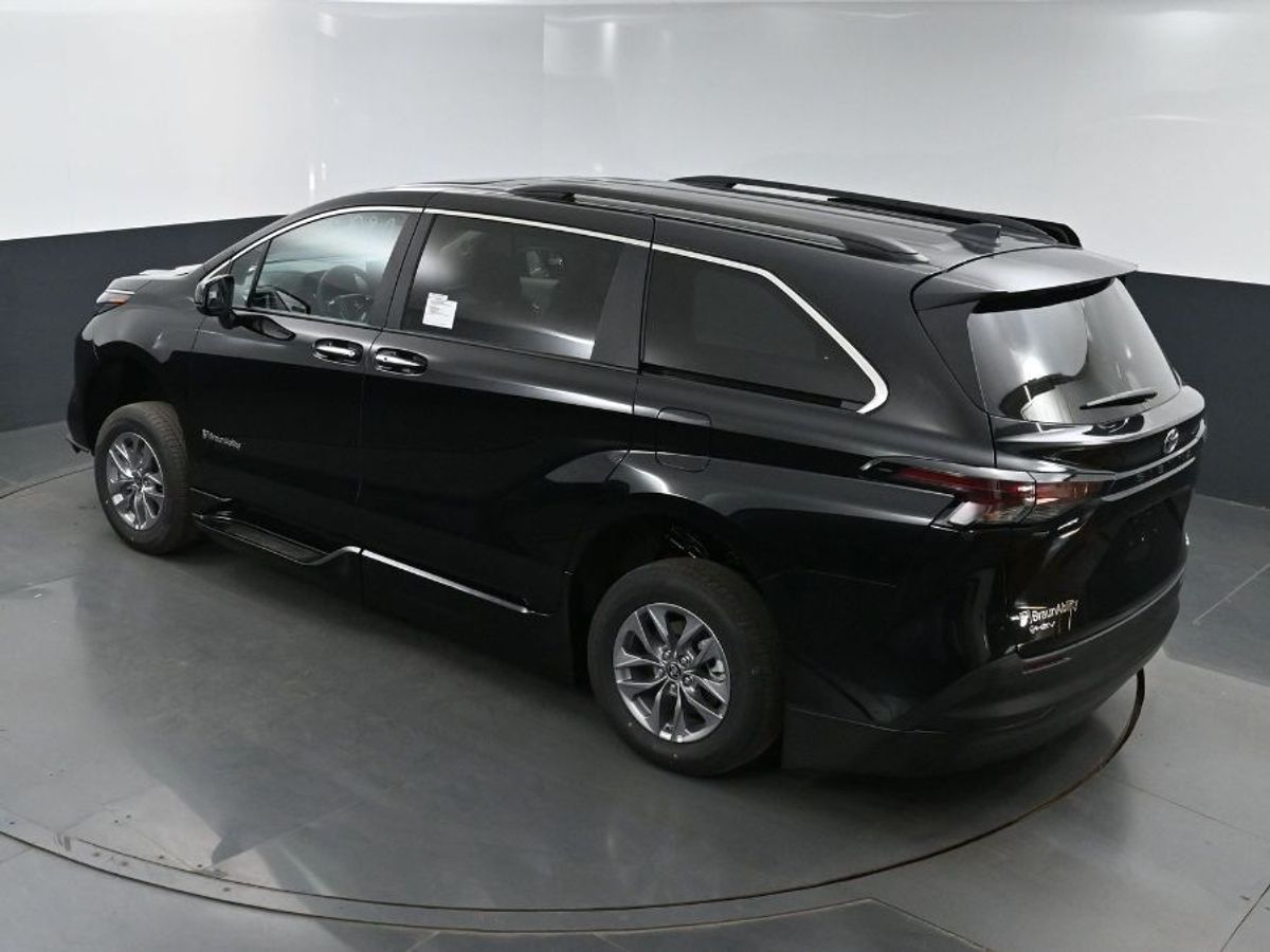 2025 TOYOTA SIENNA - Image 24