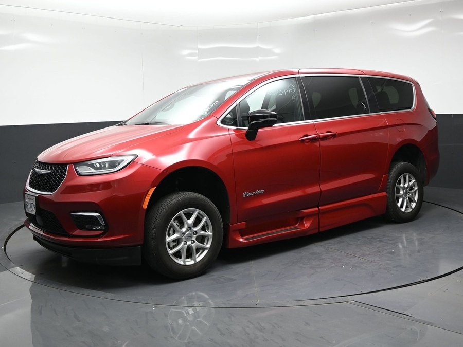 Used 2025 Chrysler Pacifica Select - BraunAbility Side Entry In Floor Automatic Ramp