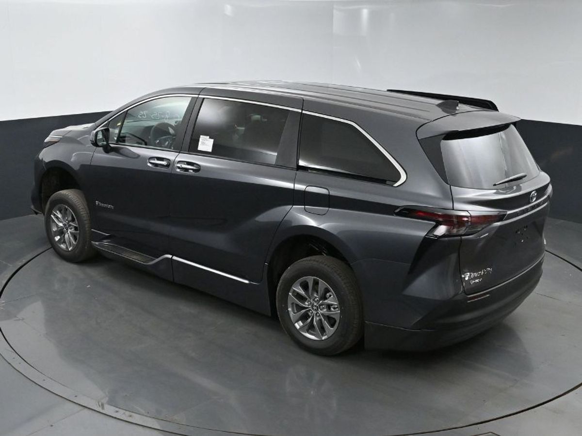 2025 TOYOTA SIENNA - Image 28