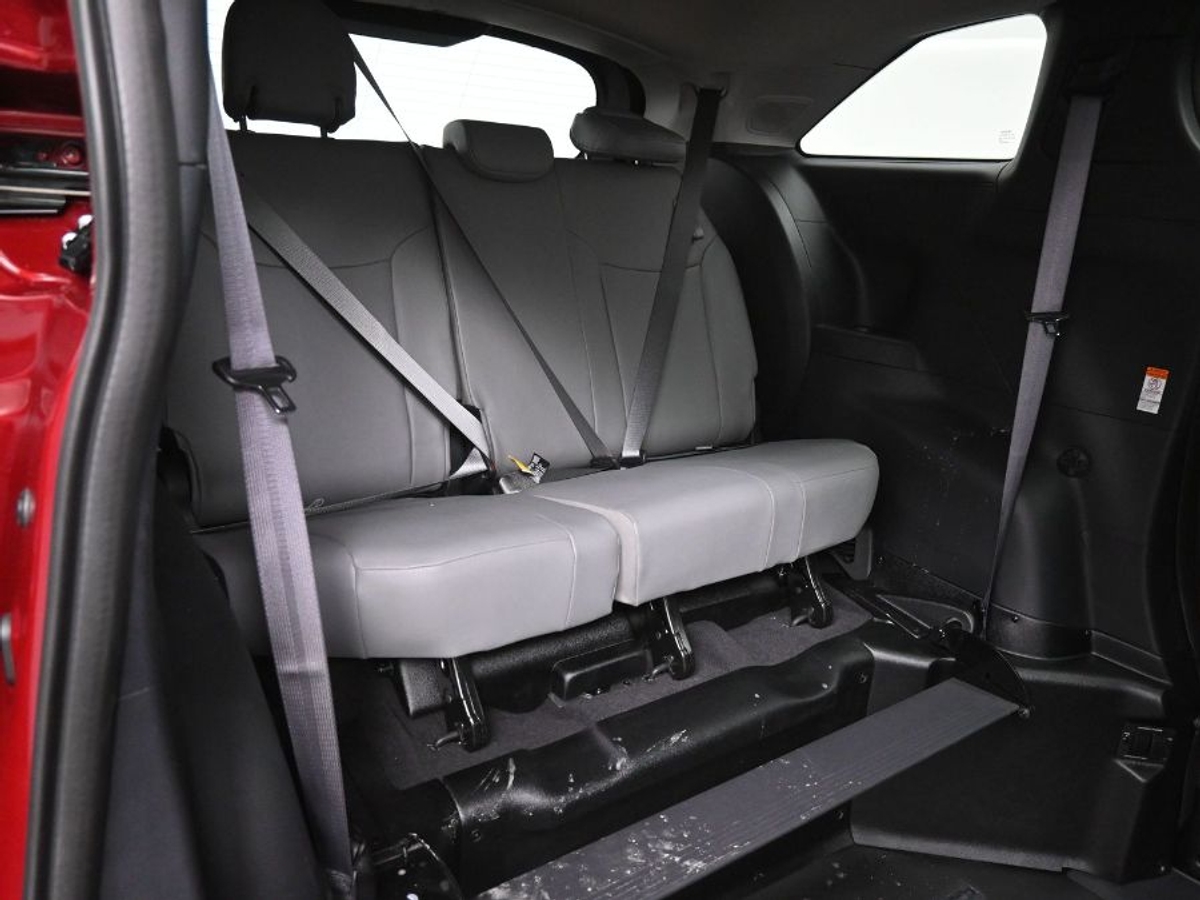 2025 TOYOTA SIENNA - Image 10