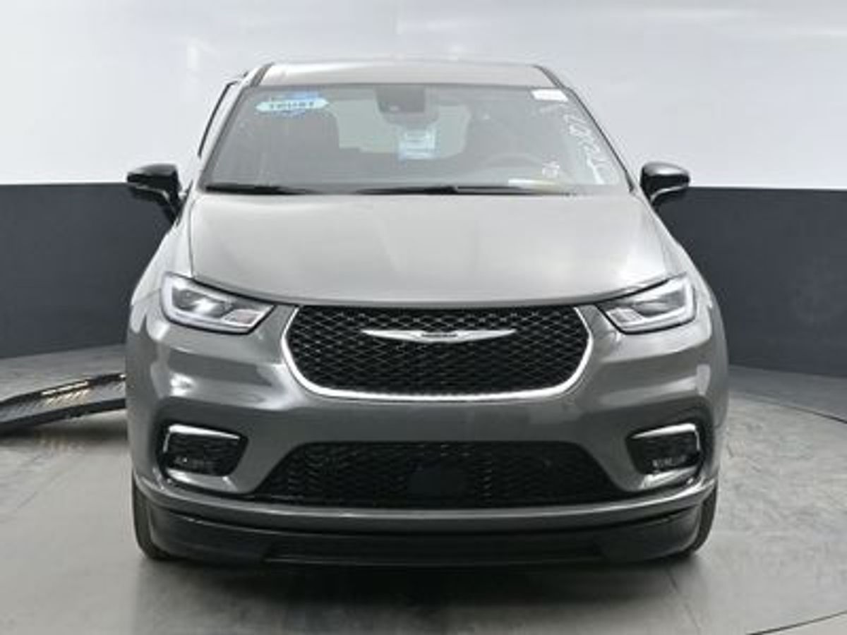 Grey Chrysler Pacifica image number 11
